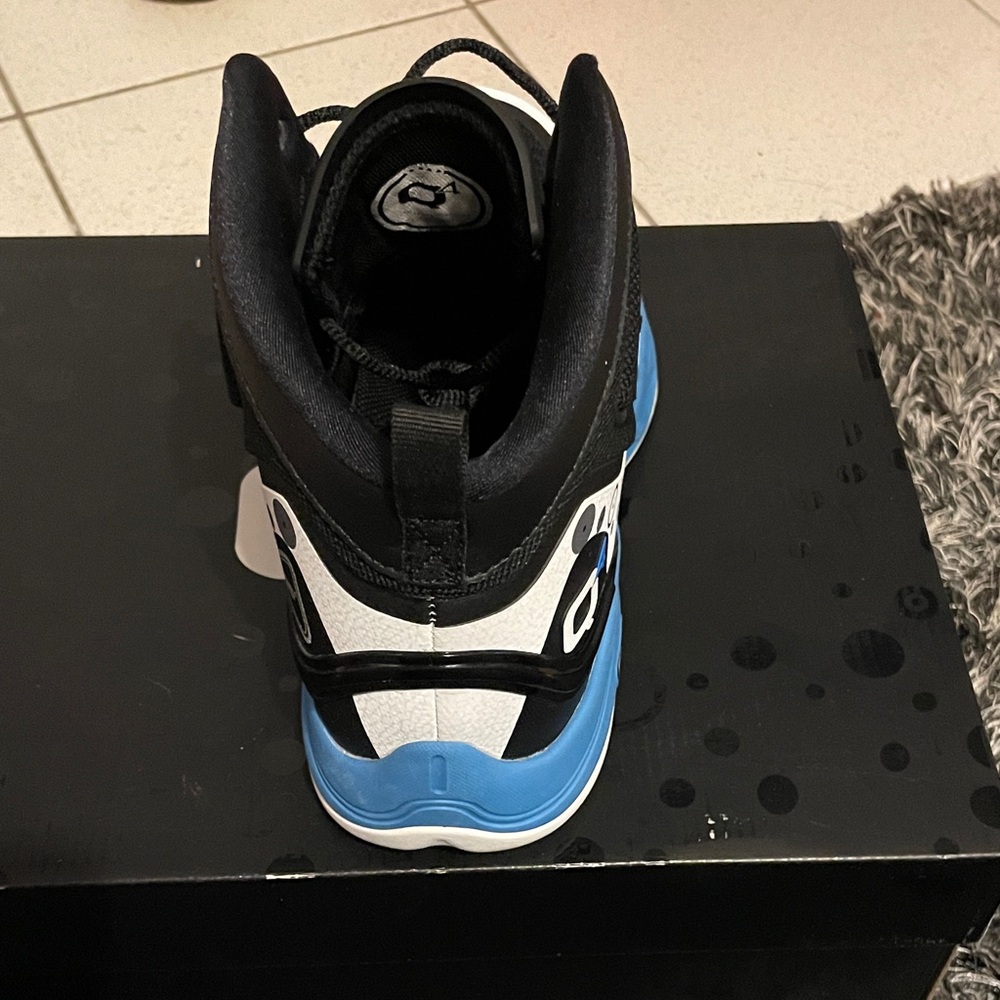 Men's Black and Blue Athletic Shoes - Picture 5 of 7